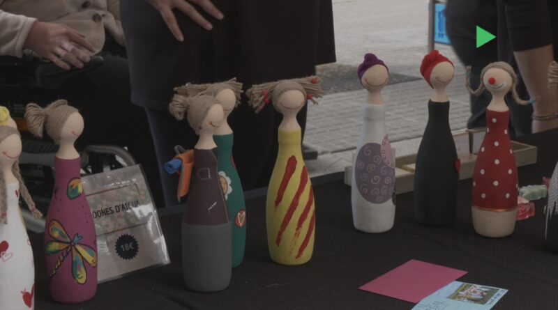 La Rambla de Mollet s’ha tornat a omplir de paradetes en la 44a edició de la Fira de Sant Ponç