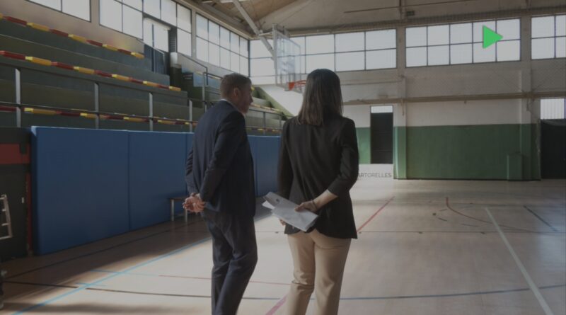 El diputat Jesús Naharro ha visitat Martorelles per comprovar l’estat actual del pavelló poliesportiu
