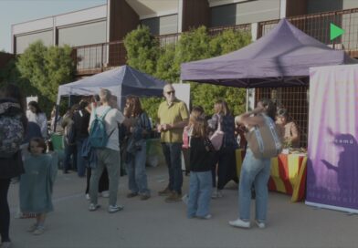La plaça de l’Envelat de Martorelles s’ha omplert d’activitat durant la tarda de Sant Jordi